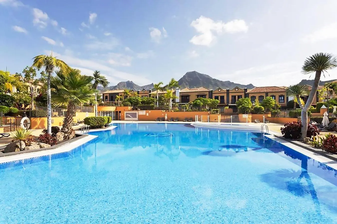Exclusive Townhouse In Central Plaza Del Duque Close To The Beach Costa Adeje